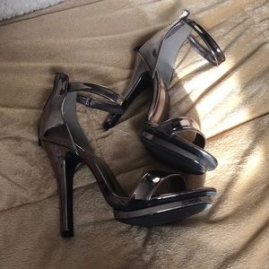 Almost brand new pumps